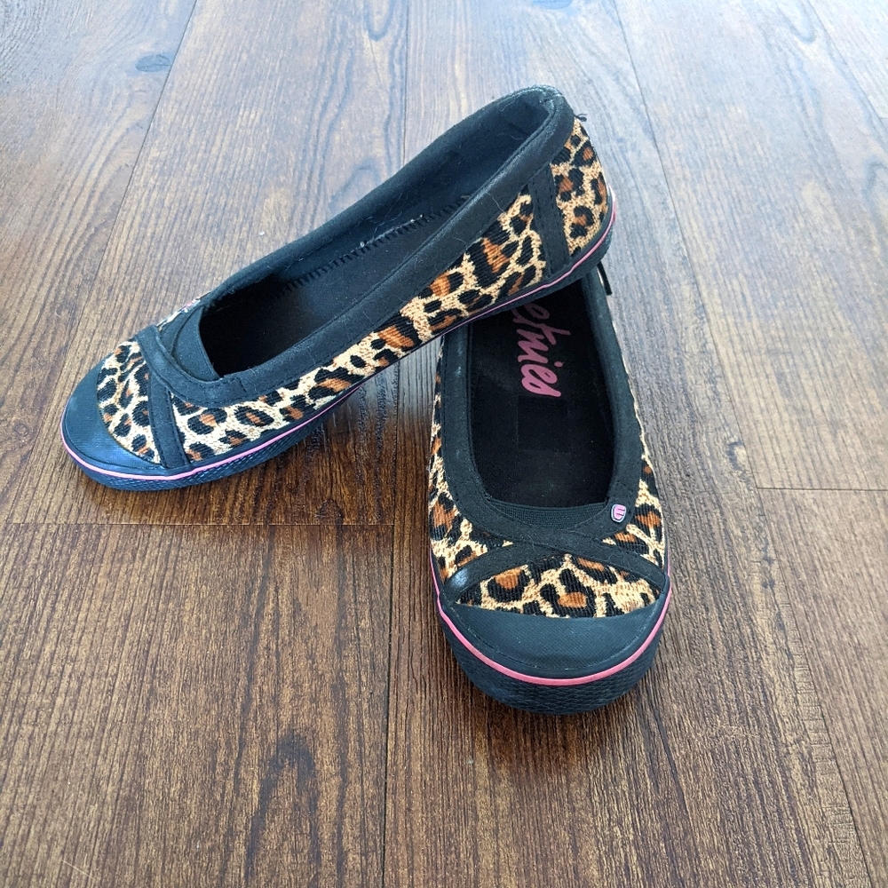 Etnies Leopard/ pink flats